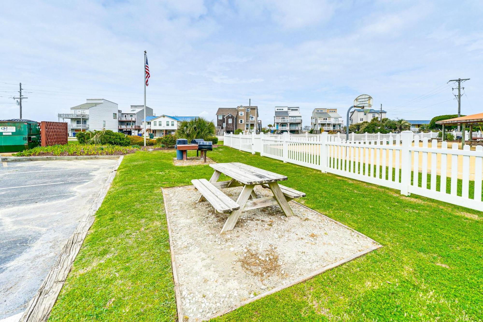 Steps To The Beach Oceanfront Condo With Lanai! North Topsail Beach Eksteriør bilde